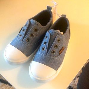 NWT. Baby size 8 laceless loafer sneaker. Jean and white